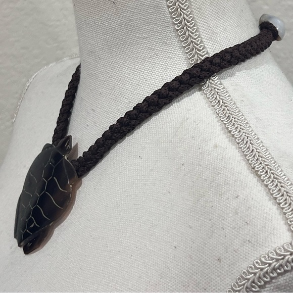 Carved Shell Turtle Necklace - Picture 9 of 10